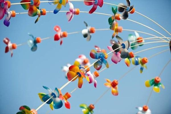 « Des kites survolent les quais »