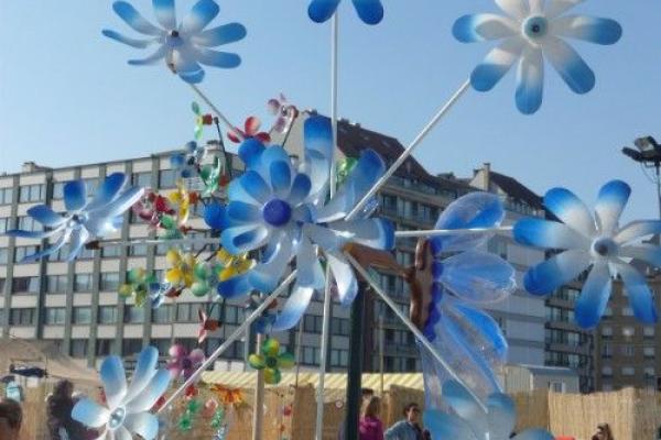 « Des kites survolent les quais »
