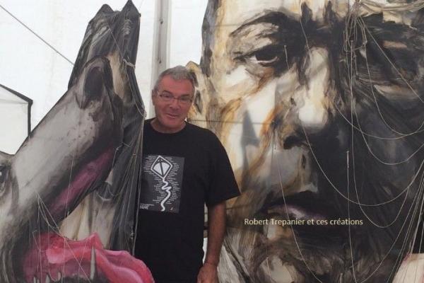 « Des kites survolent les quais »